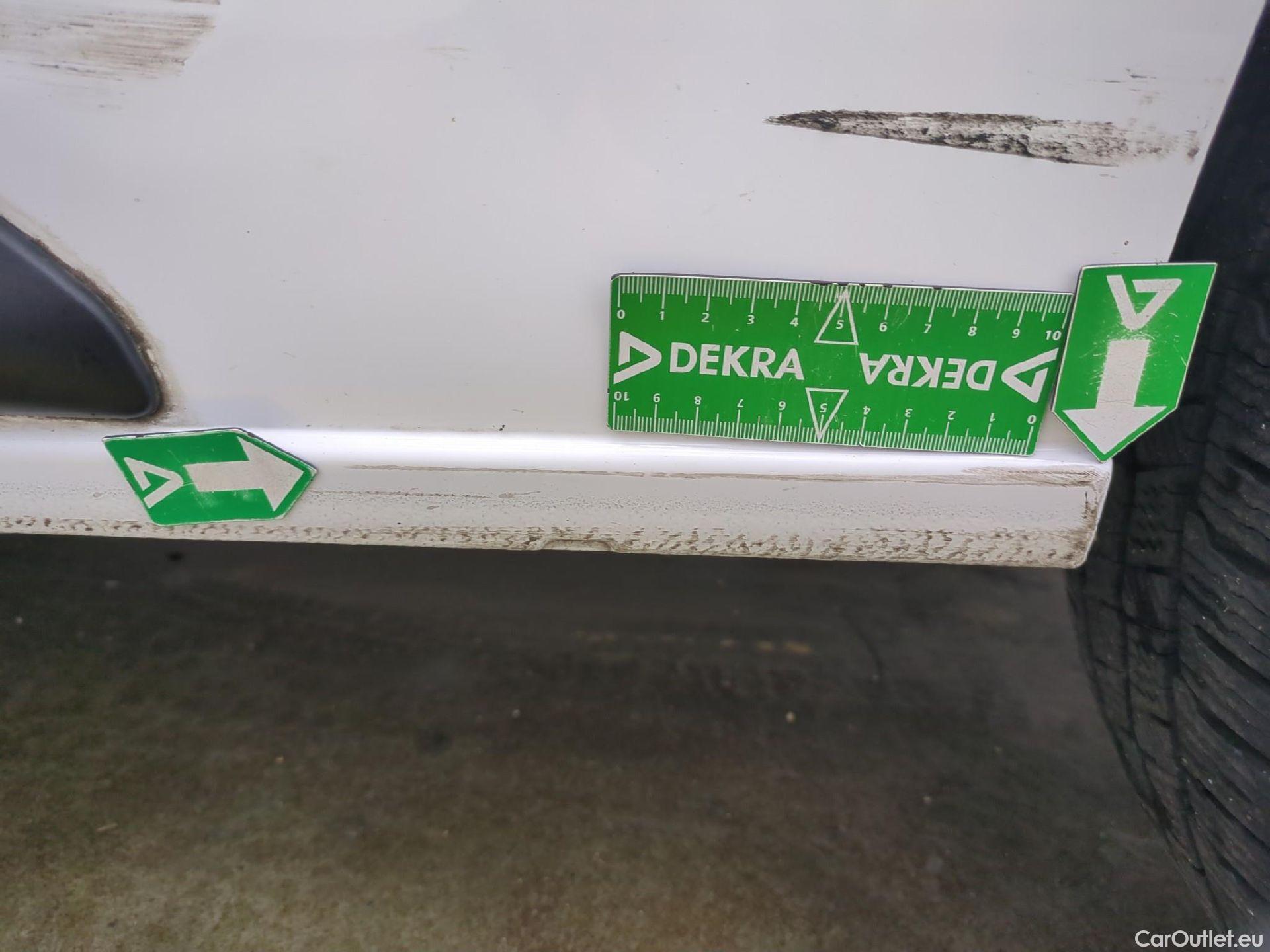  Peugeot  Expert PEUGEOT  VU 4p Fourgon 2.0 BlueHDi 120 S&S Standard Premium P. #29