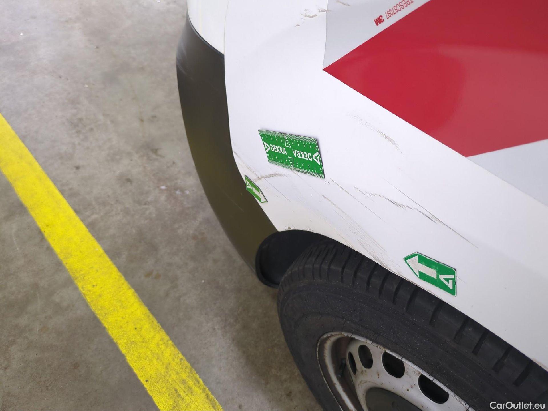  Peugeot  Expert PEUGEOT  VU 4p Fourgon 2.0 BlueHDi 120 S&S Standard Premium P. #13