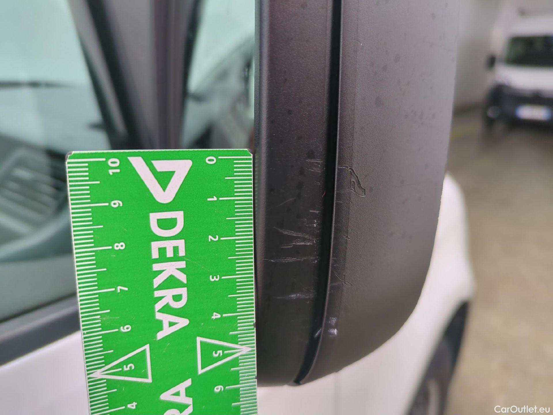  Volkswagen  Caddy VOLKSWAGEN  Van VU 4p Fourgonnette 2.0 TDI 102 Business Line #50