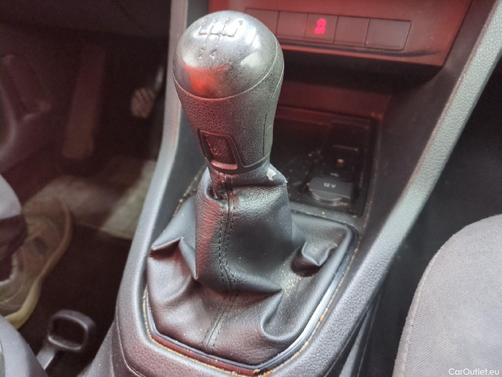  Volkswagen  Caddy VOLKSWAGEN  Van VU 4p Fourgonnette 2.0 TDI 102 Business Line #62