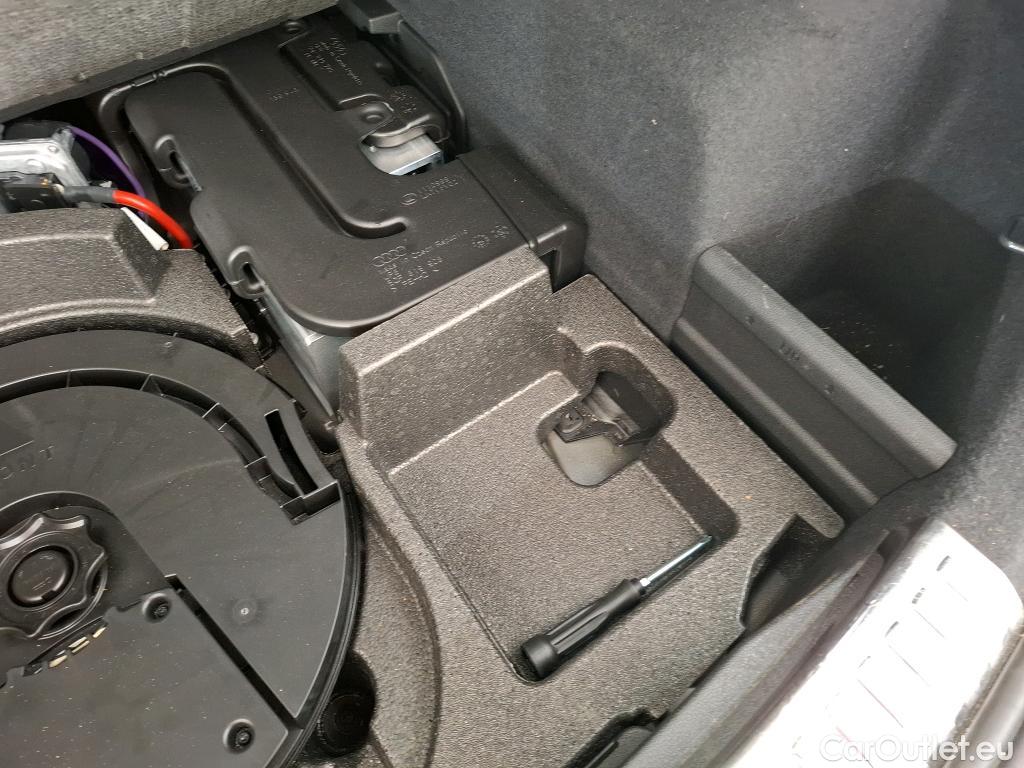  Audi  Q3 AUDI  / 2018 / 5P / SUV 35 TFSI 150 MHEV S TRONIC DESIGN LUXE #38