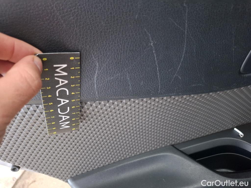  Toyota  C-HR TOYOTA  / 2016 / 5P / SUV 2.0 HYBRIDE 184 DISTINCTIVE #19