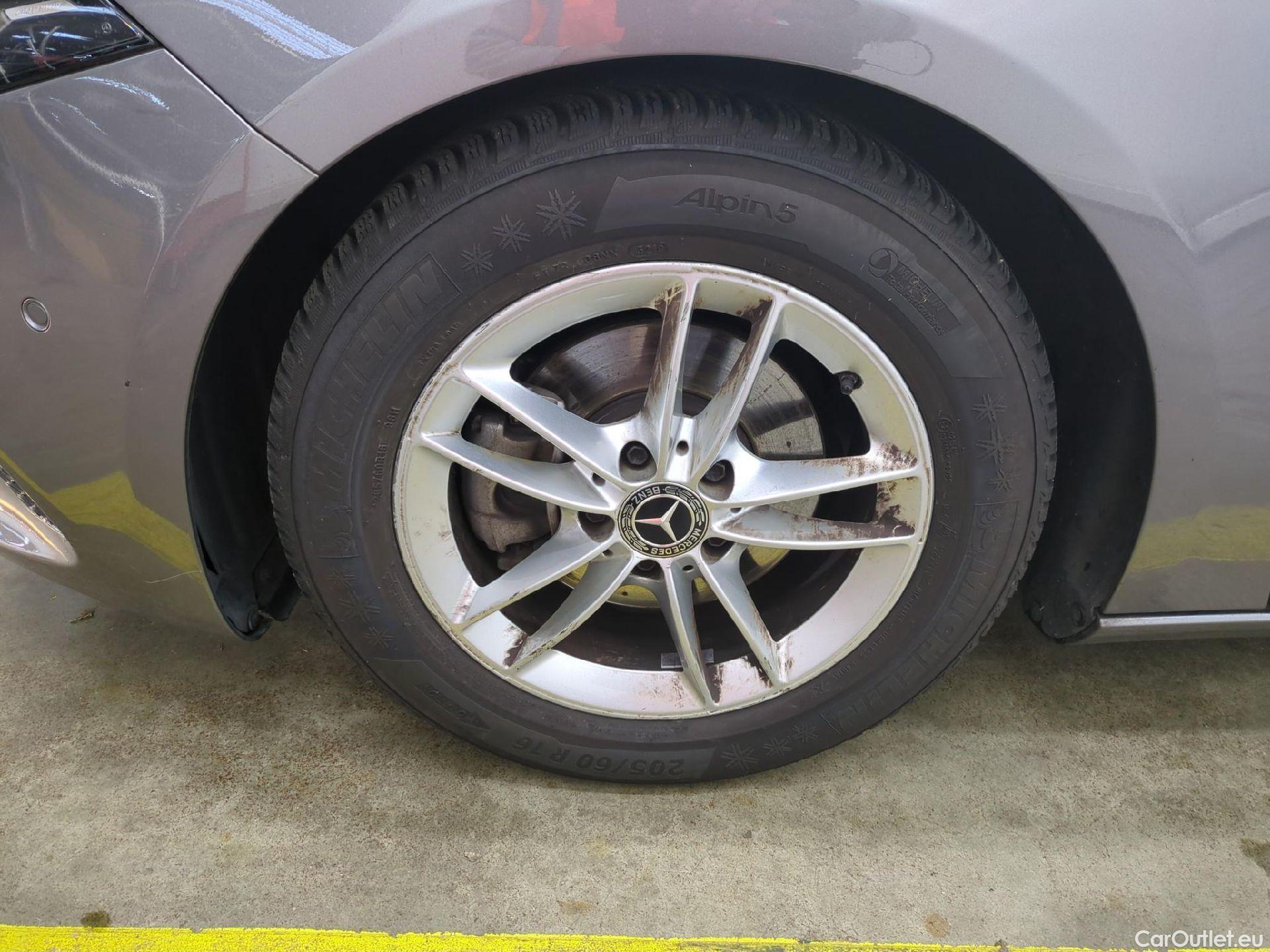  Mercedes  A-Klasse MERCEDES-BENZ Classe A 5p Berline A 180 d Business Line 7G-DCT #1