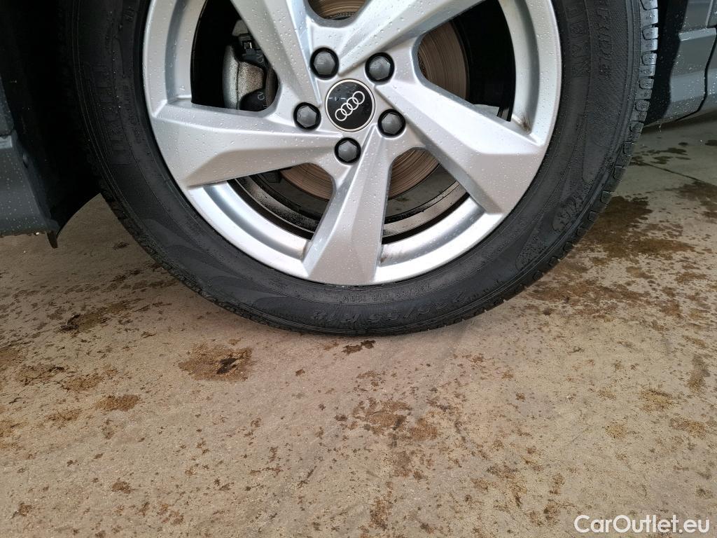  Audi  Q3 AUDI  / 2018 / 5P / SUV 35 TFSI 150 MHEV S TRONIC DESIGN LUXE #23