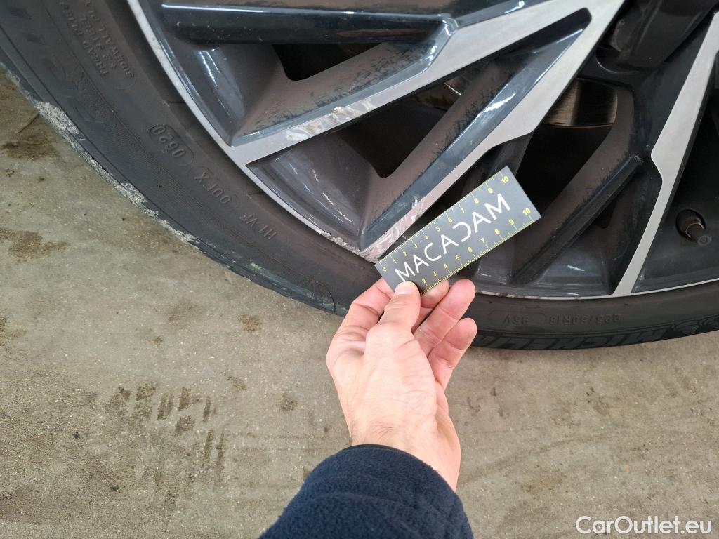  Toyota  C-HR TOYOTA  / 2016 / 5P / SUV 2.0 HYBRIDE 184 DISTINCTIVE #17