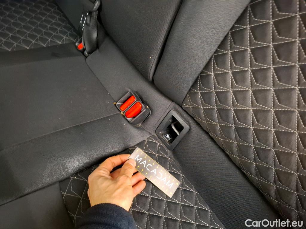  Toyota  C-HR TOYOTA  / 2016 / 5P / SUV 2.0 HYBRIDE 184 DISTINCTIVE #36