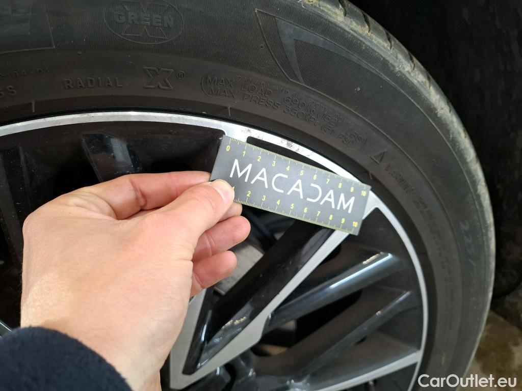  Toyota  C-HR TOYOTA  / 2016 / 5P / SUV 2.0 HYBRIDE 184 DISTINCTIVE #25