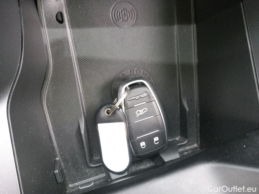  Alfa Romeo  TONALE Alfa Romeo  / 2022 / 5P / todoterreno 1.5 MHEV GASOLINA 130 CV SPRINT FWD #3