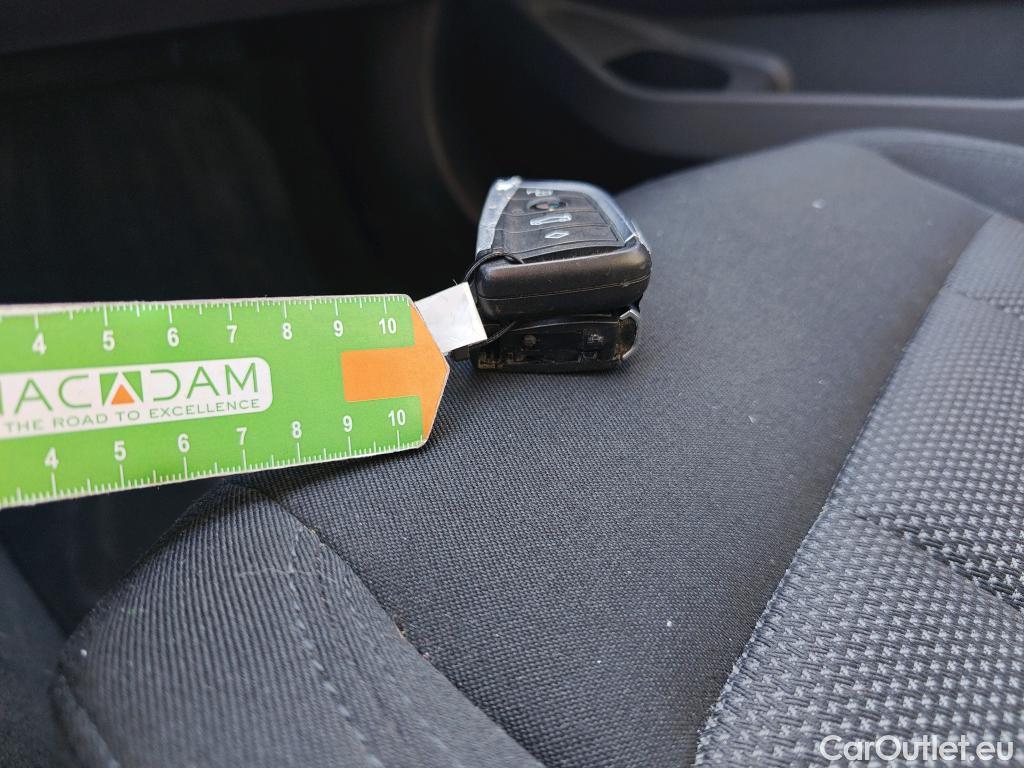  Bmw  Serie 3 BMW  / 2018 / 4P / sedán 320e #2