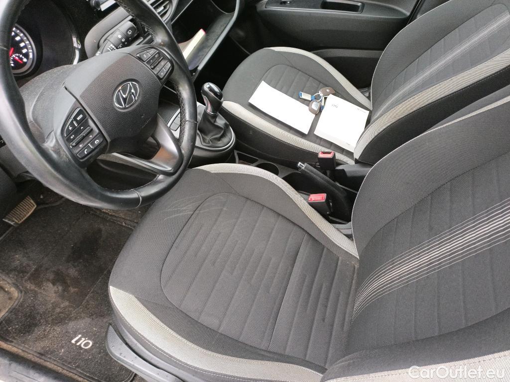  Hyundai  i10 HYUNDAI  / 2020 / 5P / berlina con portón 1.2 Tecno AT 2C #1