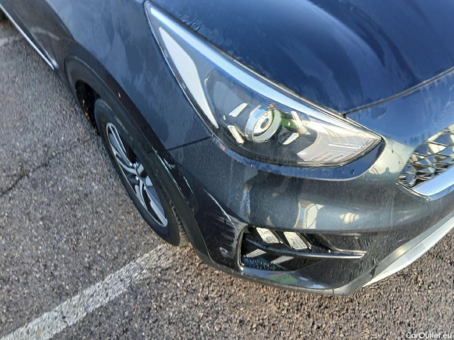  KIA  Niro KIA  / 2019 / 5P / crossover 1.6 GDi PHEV 104kW (141CV) Drive #1