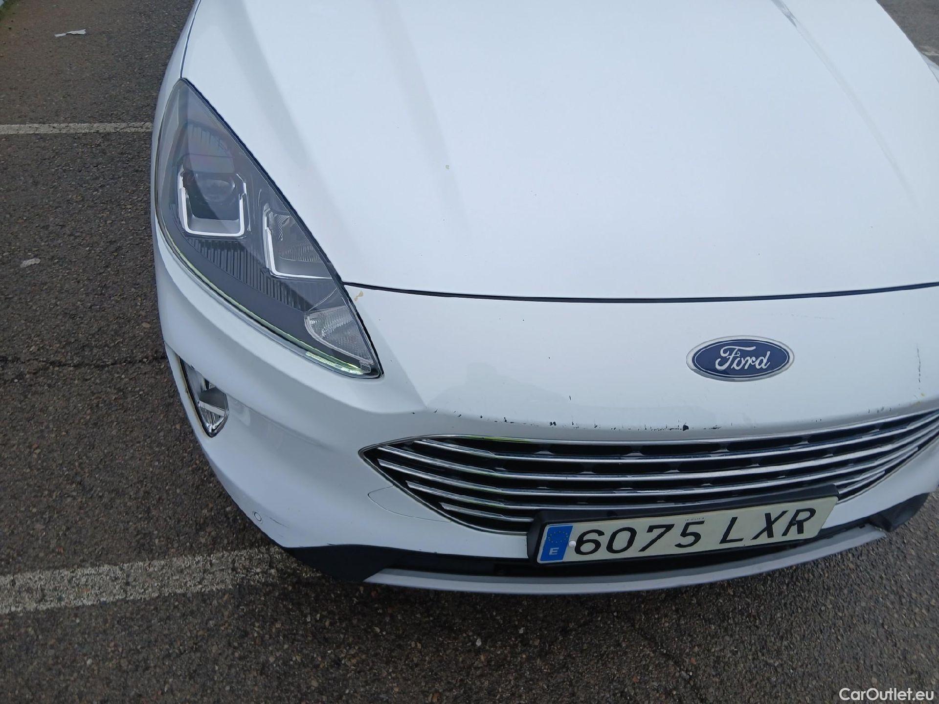  Ford  Kuga FORD  / 2019 / 5P / todoterreno Titanium 1.5T EcoBoost 88kW (120CV) #2