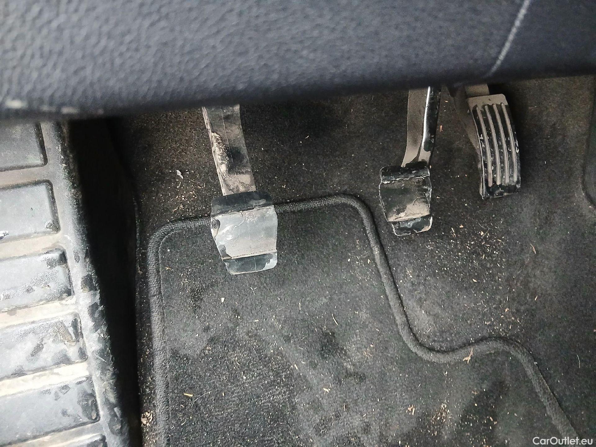  Ford  Kuga FORD  / 2019 / 5P / todoterreno Titanium 1.5T EcoBoost 88kW (120CV) #18