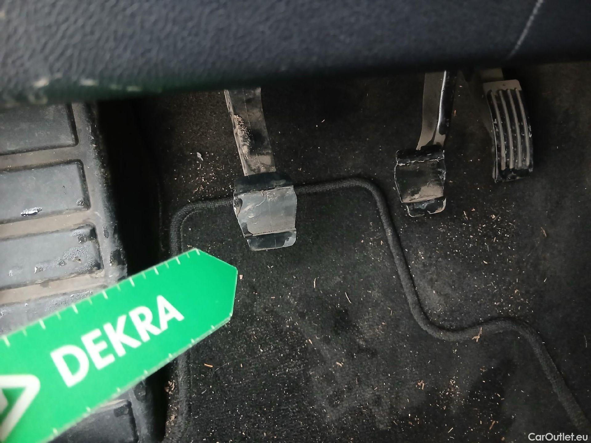  Ford  Kuga FORD  / 2019 / 5P / todoterreno Titanium 1.5T EcoBoost 88kW (120CV) #17