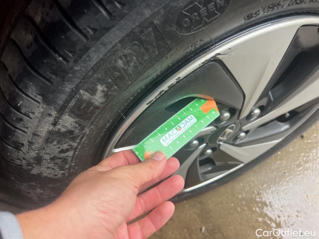  Hyundai   Ioniq HYUNDAI / 2016 / 5P / berlina con portón 1.6 GDI HEV Klass DT #23