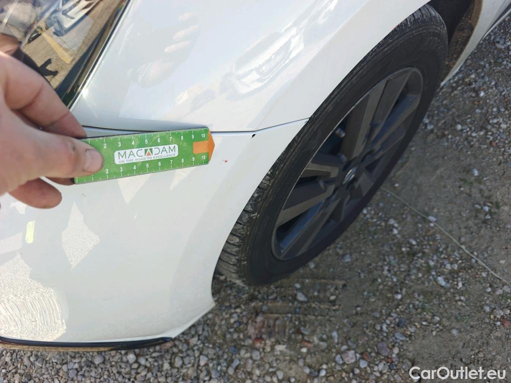  Nissan  Micra NISSAN  / 2017 / 5P / berlina con portón IG-T 68 kW (92 CV) E6D-F N-Design Black #19