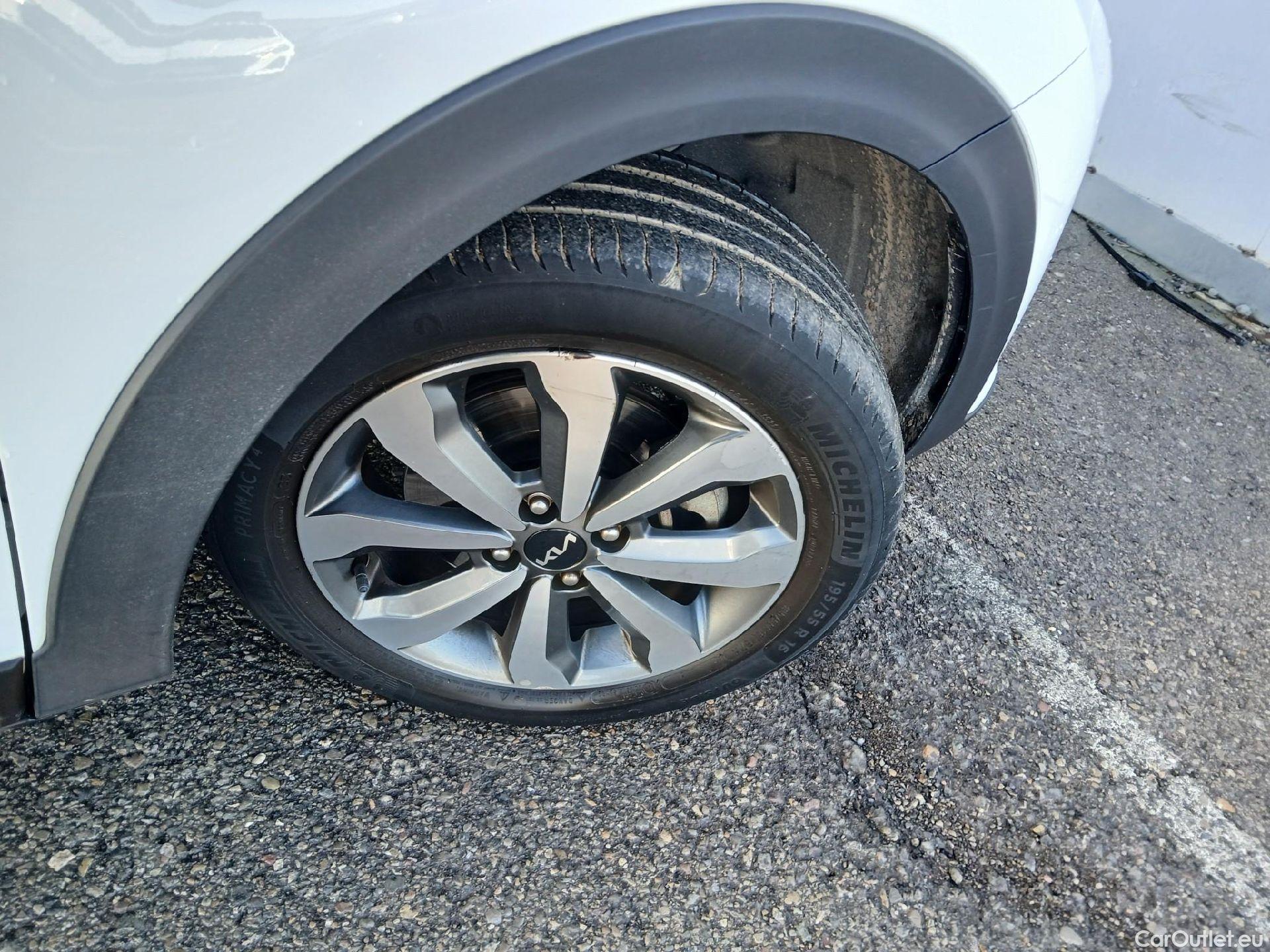  KIA  STONIC KIA  / 2017 / 5P / todoterreno 1.0 T-GDi 74kW (100CV) MHEV iMT Drive #12