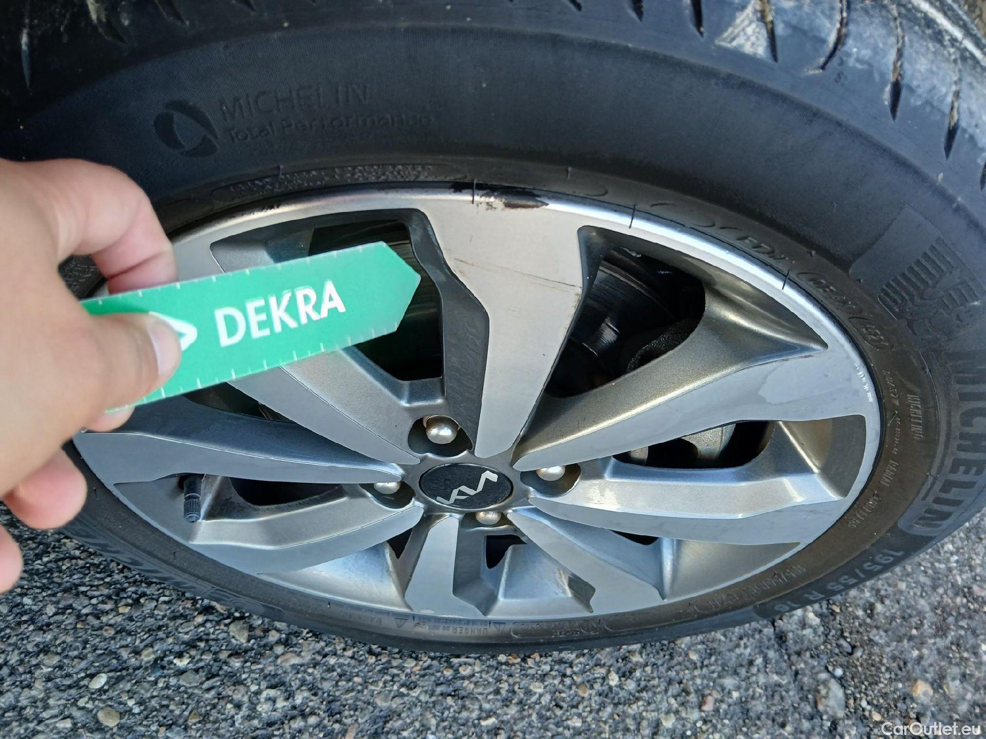  KIA  STONIC KIA  / 2017 / 5P / todoterreno 1.0 T-GDi 74kW (100CV) MHEV iMT Drive #13