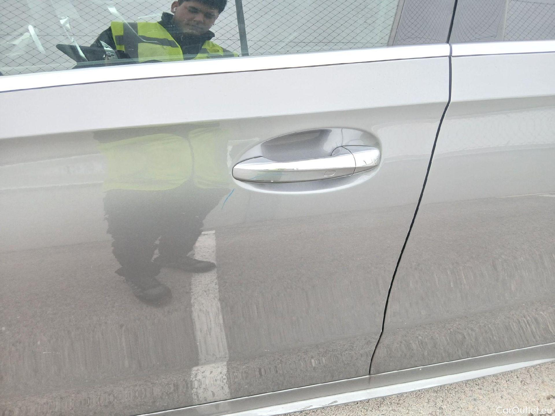  Mercedes  A-Klasse MERCEDES-BENZ Clase A / 2018 / 5P / berlina con portón A 200 #26