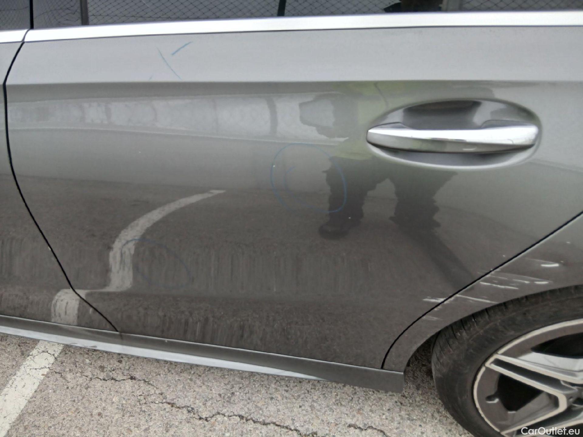  Mercedes  A-Klasse MERCEDES-BENZ Clase A / 2018 / 5P / berlina con portón A 200 #28