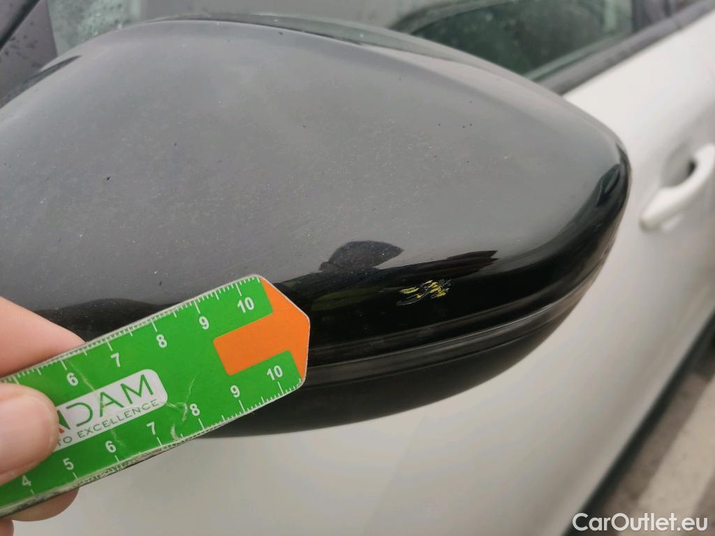  Peugeot  2008 PEUGEOT  / 2019 / 5P / todoterreno Active Puretech 100 S&S BVM6 #28