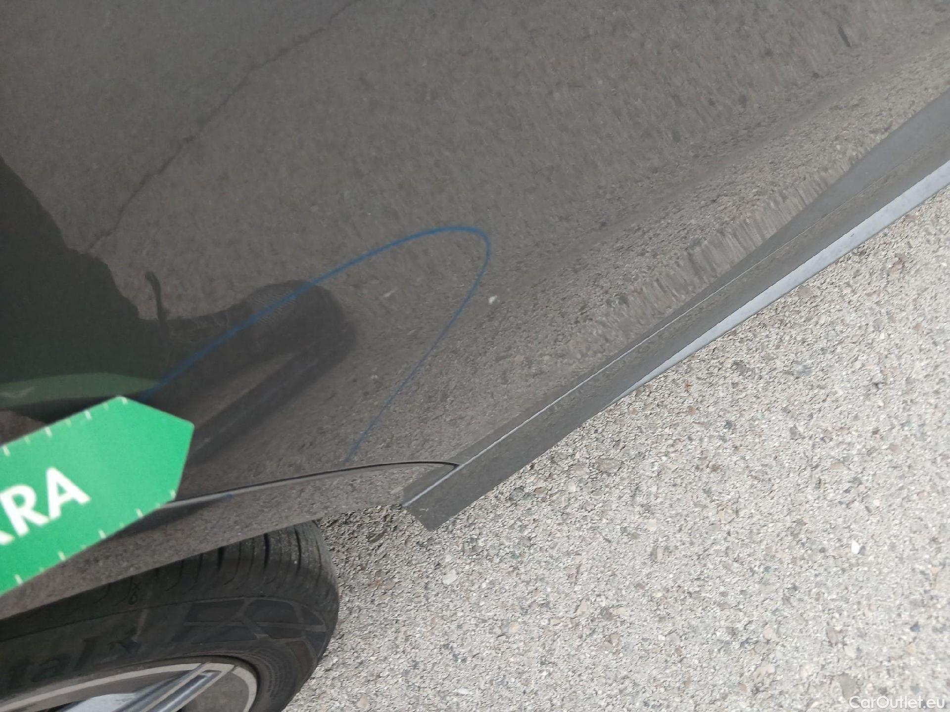  Mercedes  A-Klasse MERCEDES-BENZ Clase A / 2018 / 5P / berlina con portón A 200 #38