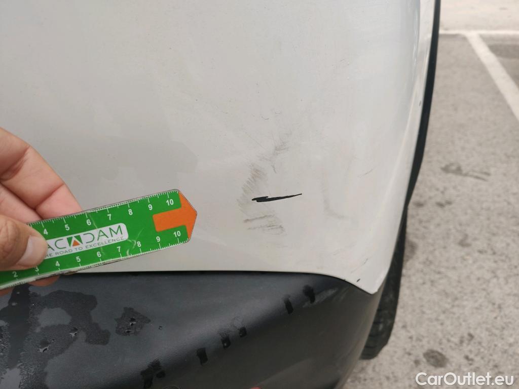  Peugeot  2008 PEUGEOT  / 2019 / 5P / todoterreno Active Puretech 100 S&S BVM6 #20