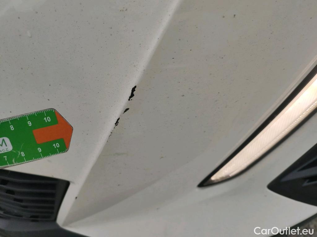  Peugeot  2008 PEUGEOT  / 2019 / 5P / todoterreno Active Puretech 100 S&S BVM6 #18