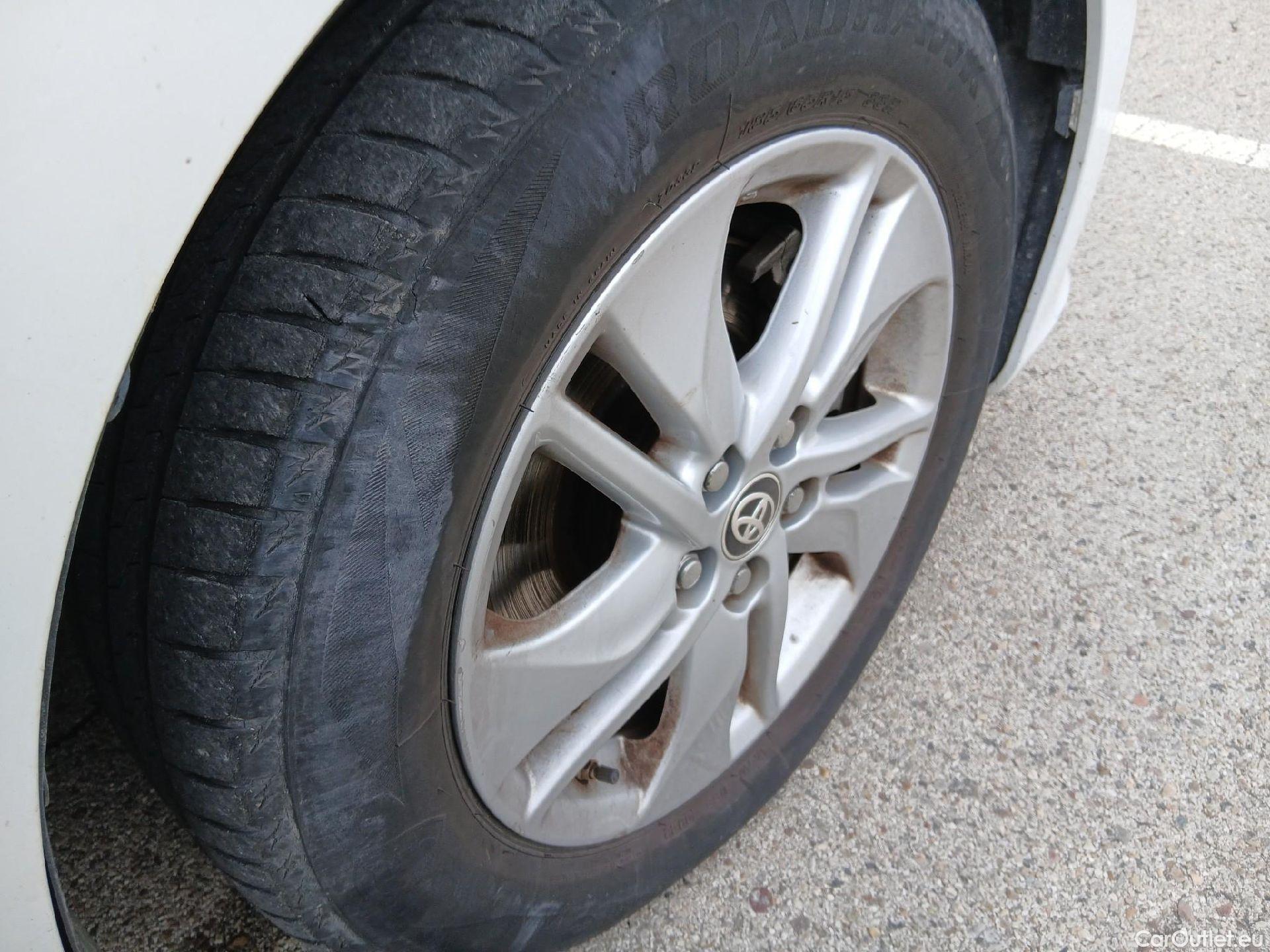  Toyota  Yaris TOYOTA  / 2020 / 5P / berlina con portón 1.5 120H Active Tech #47