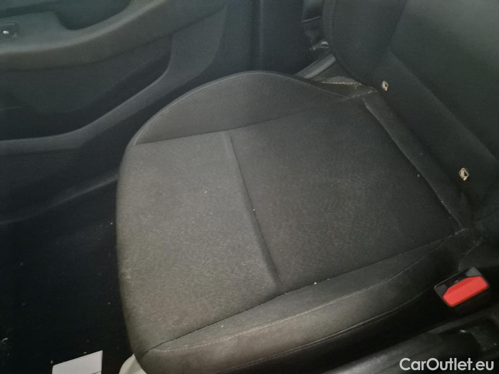  Renault  Clio RENAULT  / 2019 / 5P / berlina con portón Business Blue dCi 74kW (100CV) #24