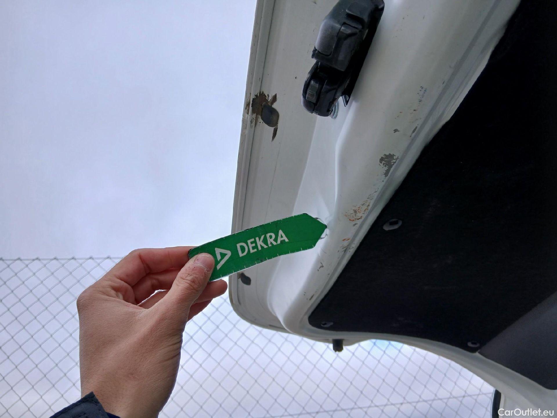  Toyota  Yaris TOYOTA  / 2020 / 5P / berlina con portón 1.5 120H Active Tech #38