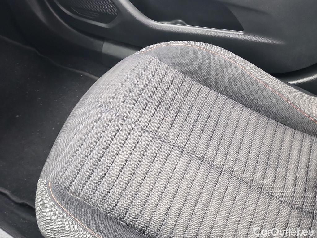  Peugeot  2008 PEUGEOT  / 2019 / 5P / todoterreno Active BlueHDI 100 S&S BVM6 #9