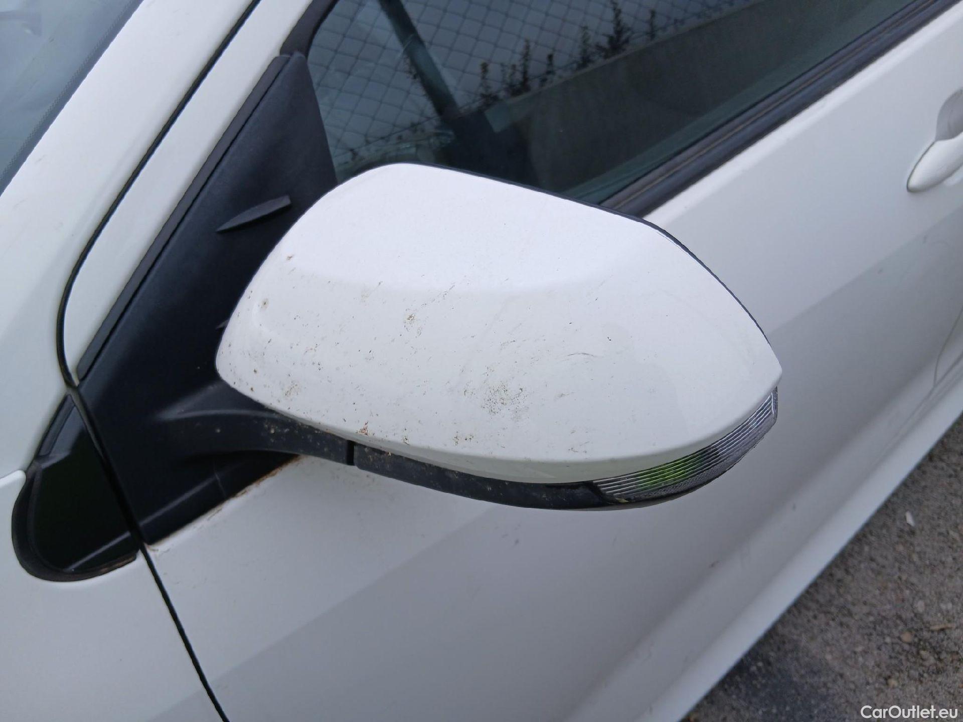  Toyota  Yaris TOYOTA  / 2020 / 5P / berlina con portón 1.5 120H Active Tech #12