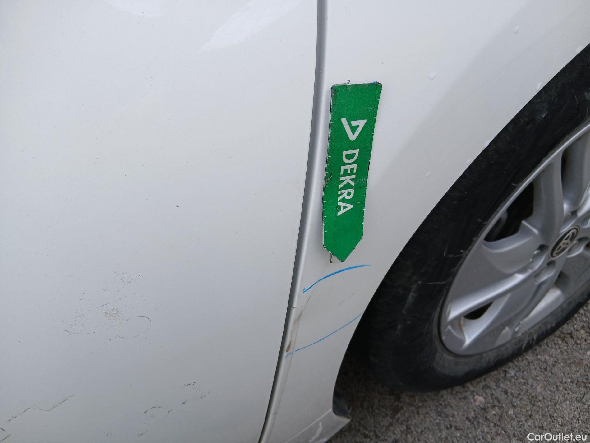  Toyota  Yaris TOYOTA  / 2020 / 5P / berlina con portón 1.5 120H Active Tech #25