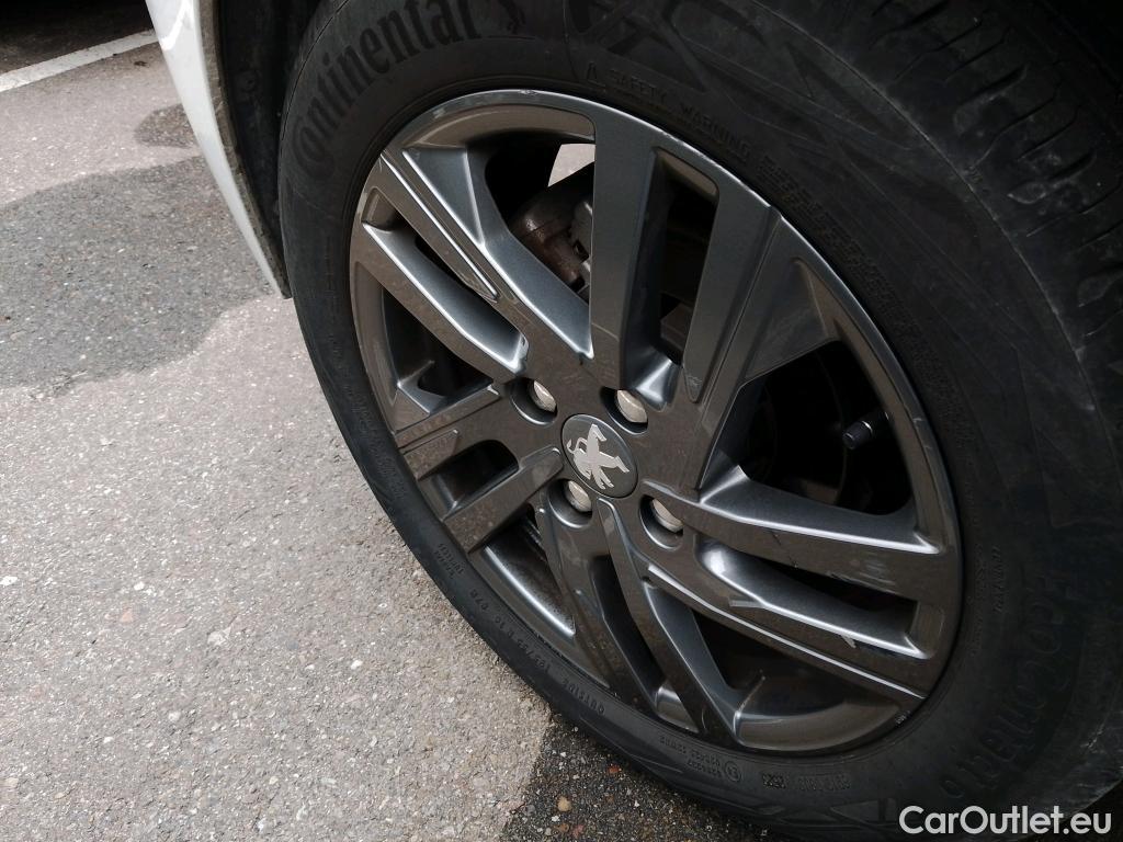  Peugeot  208 PEUGEOT  / 2019 / 5P / berlina con portón BlueHDi 73kW (100CV) Active Pack (AC) #11