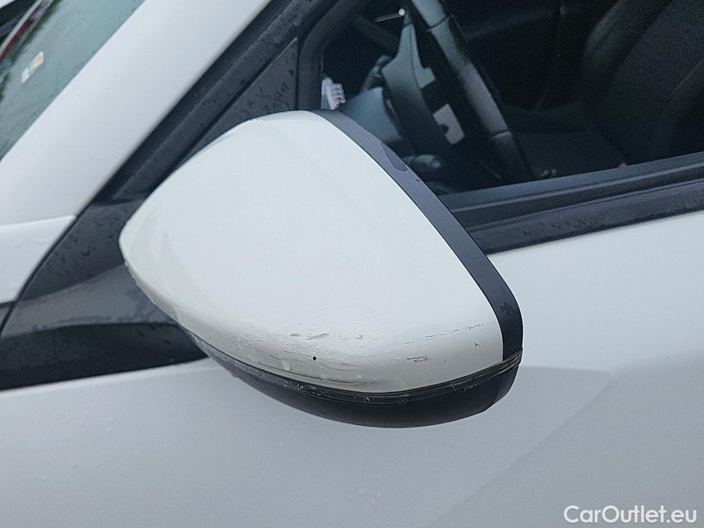  Peugeot  2008 PEUGEOT  / 2019 / 5P / todoterreno Active BlueHDI 100 S&S BVM6 #13