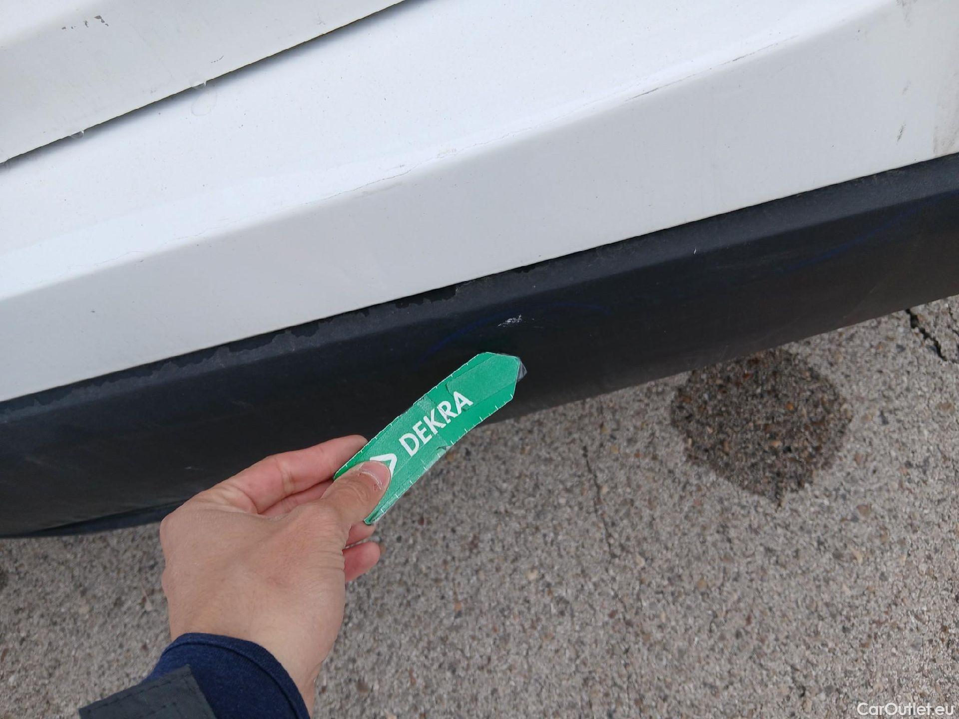  Toyota  Yaris TOYOTA  / 2020 / 5P / berlina con portón 1.5 120H Active Tech #29