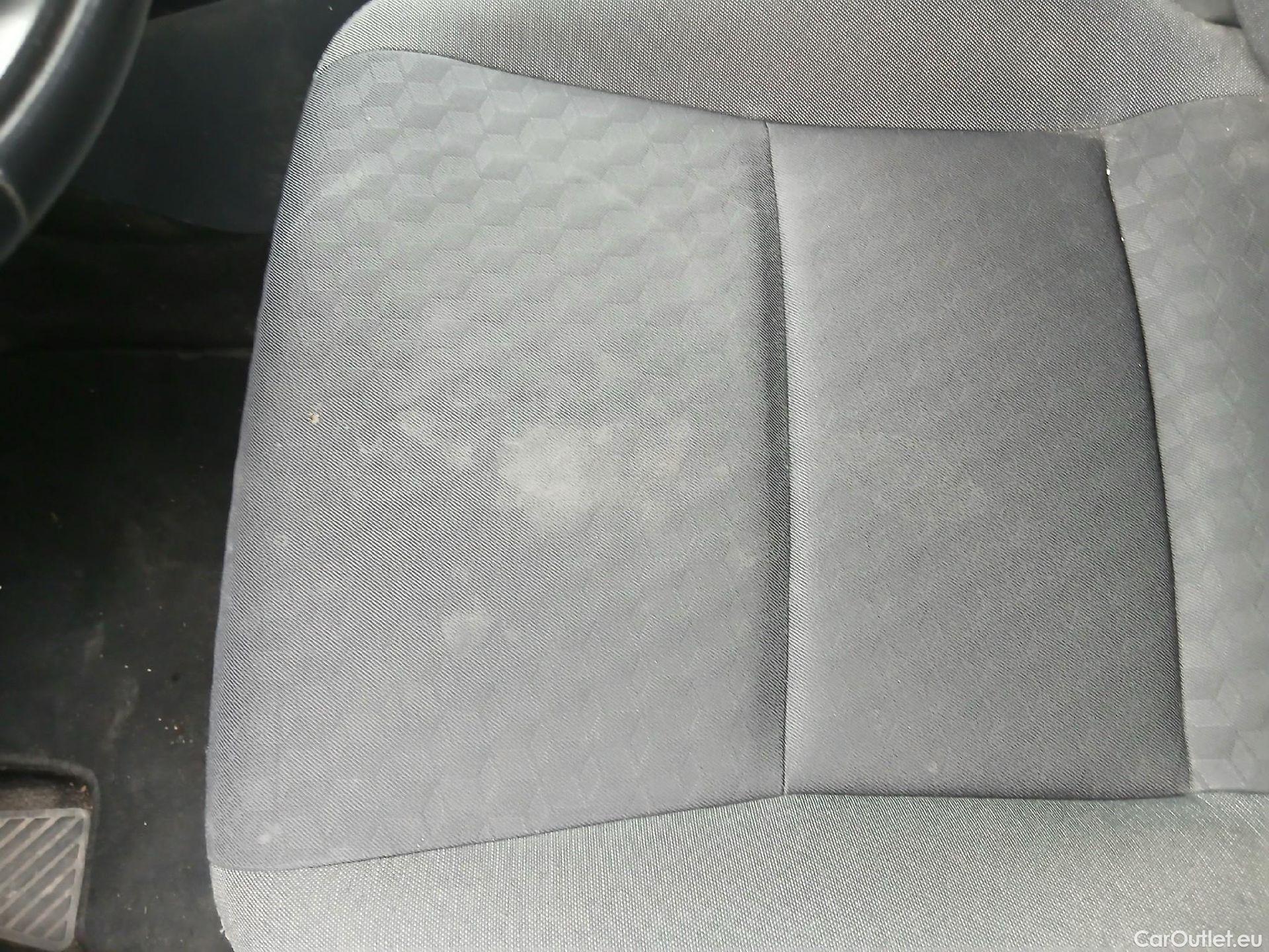  Toyota  Yaris TOYOTA  / 2020 / 5P / berlina con portón 1.5 120H Active Tech #16