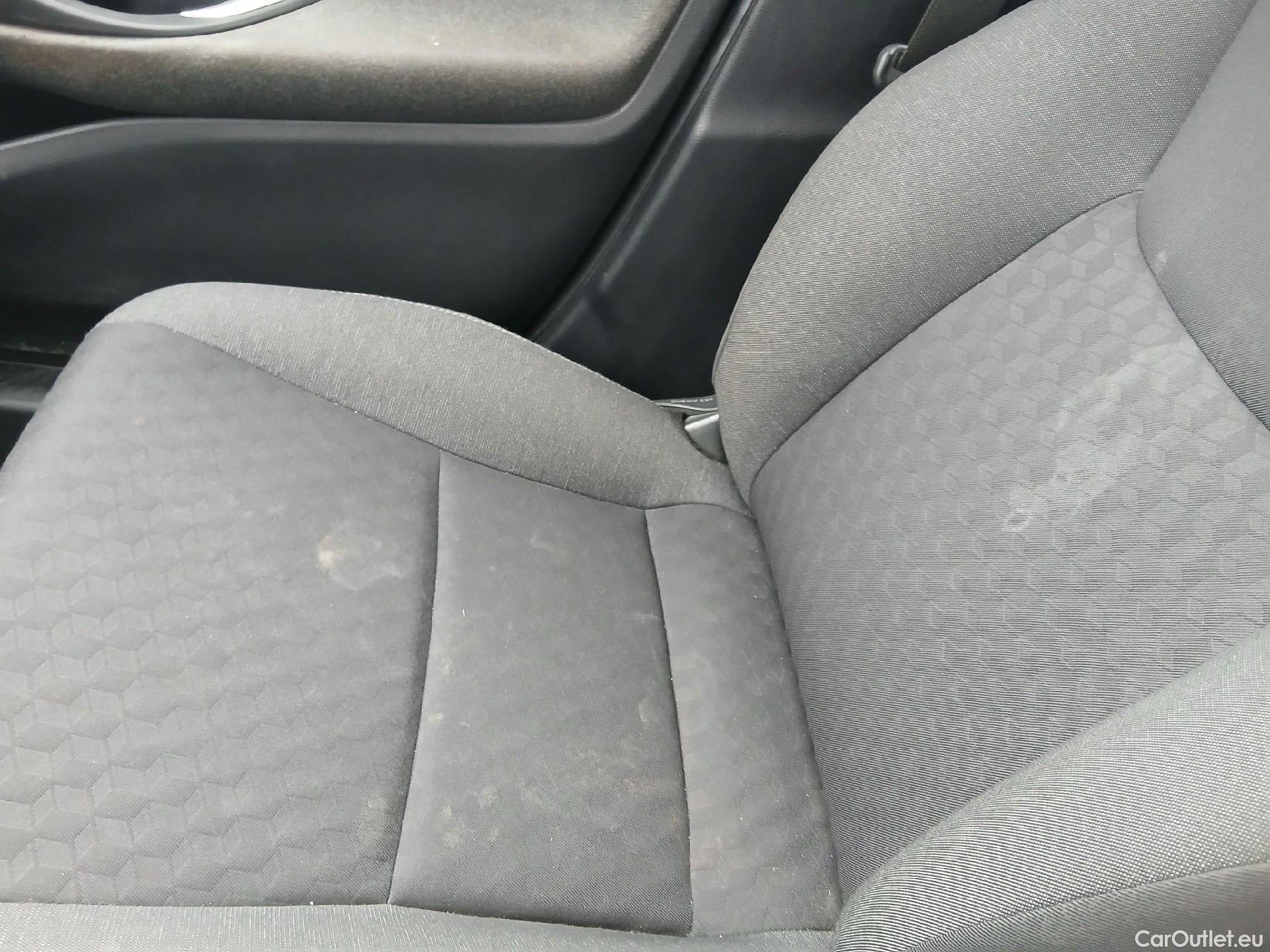  Toyota  Yaris TOYOTA  / 2020 / 5P / berlina con portón 1.5 120H Active Tech #19