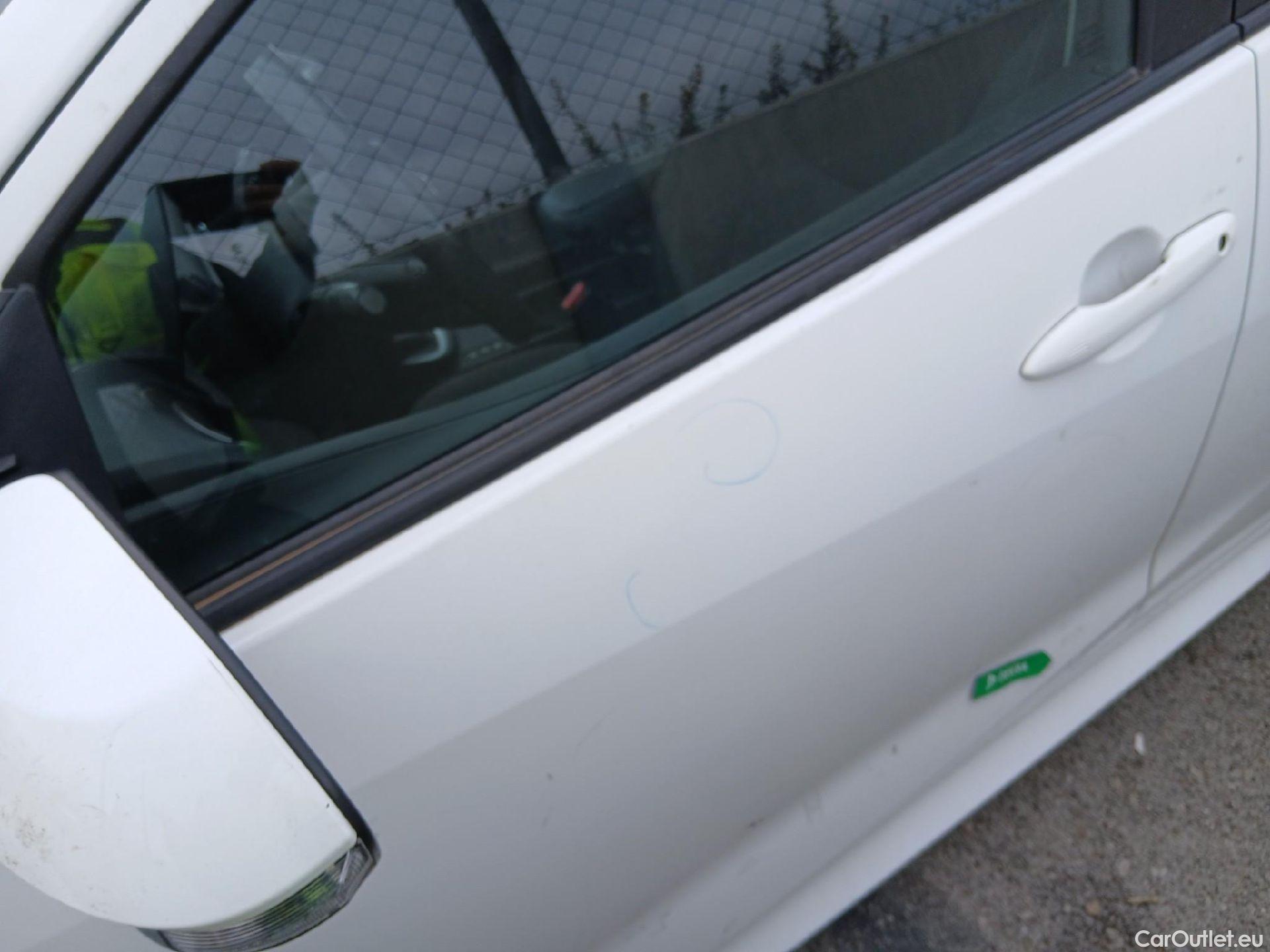  Toyota  Yaris TOYOTA  / 2020 / 5P / berlina con portón 1.5 120H Active Tech #14