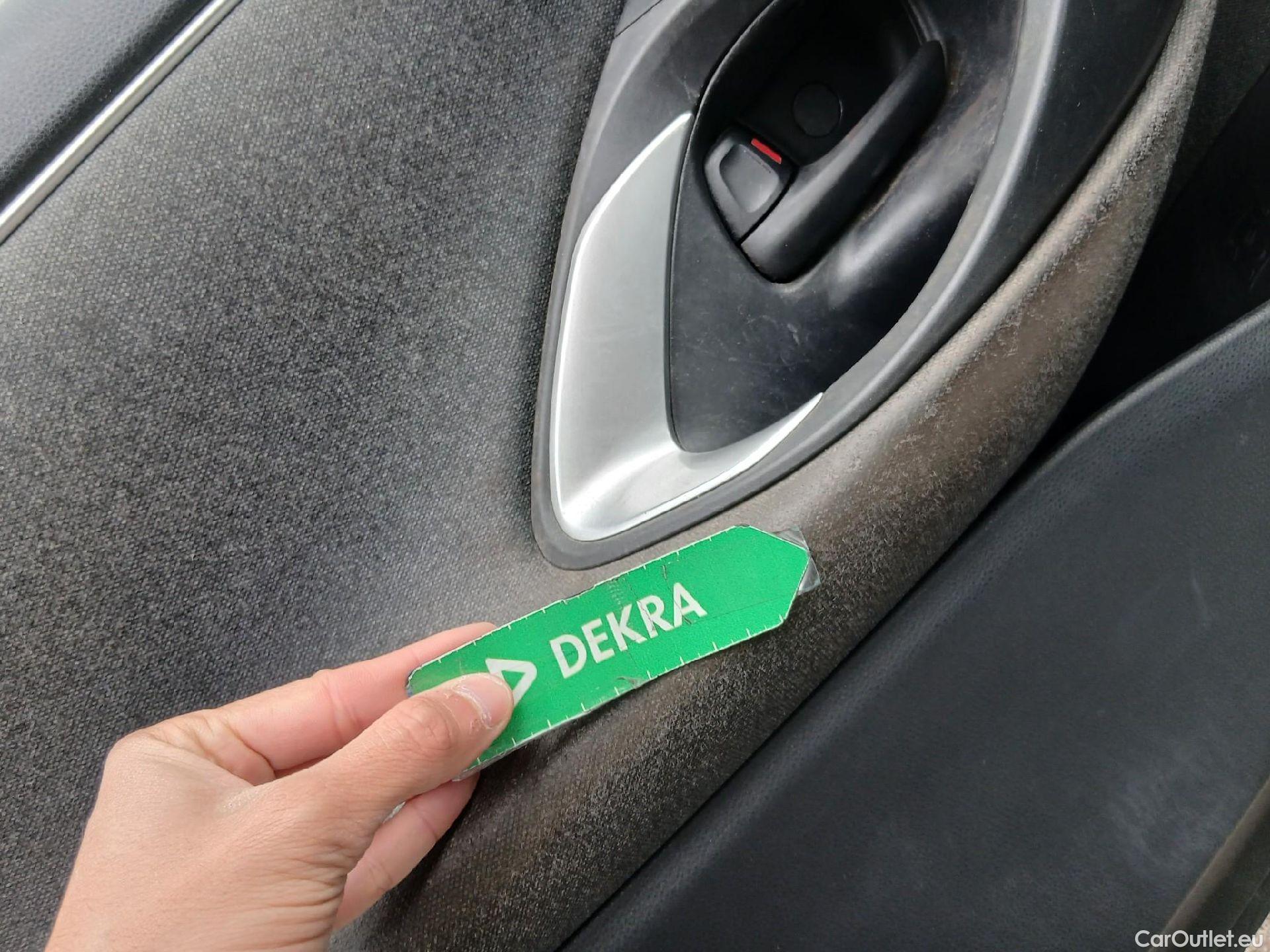  Toyota  Yaris TOYOTA  / 2020 / 5P / berlina con portón 1.5 120H Active Tech #21