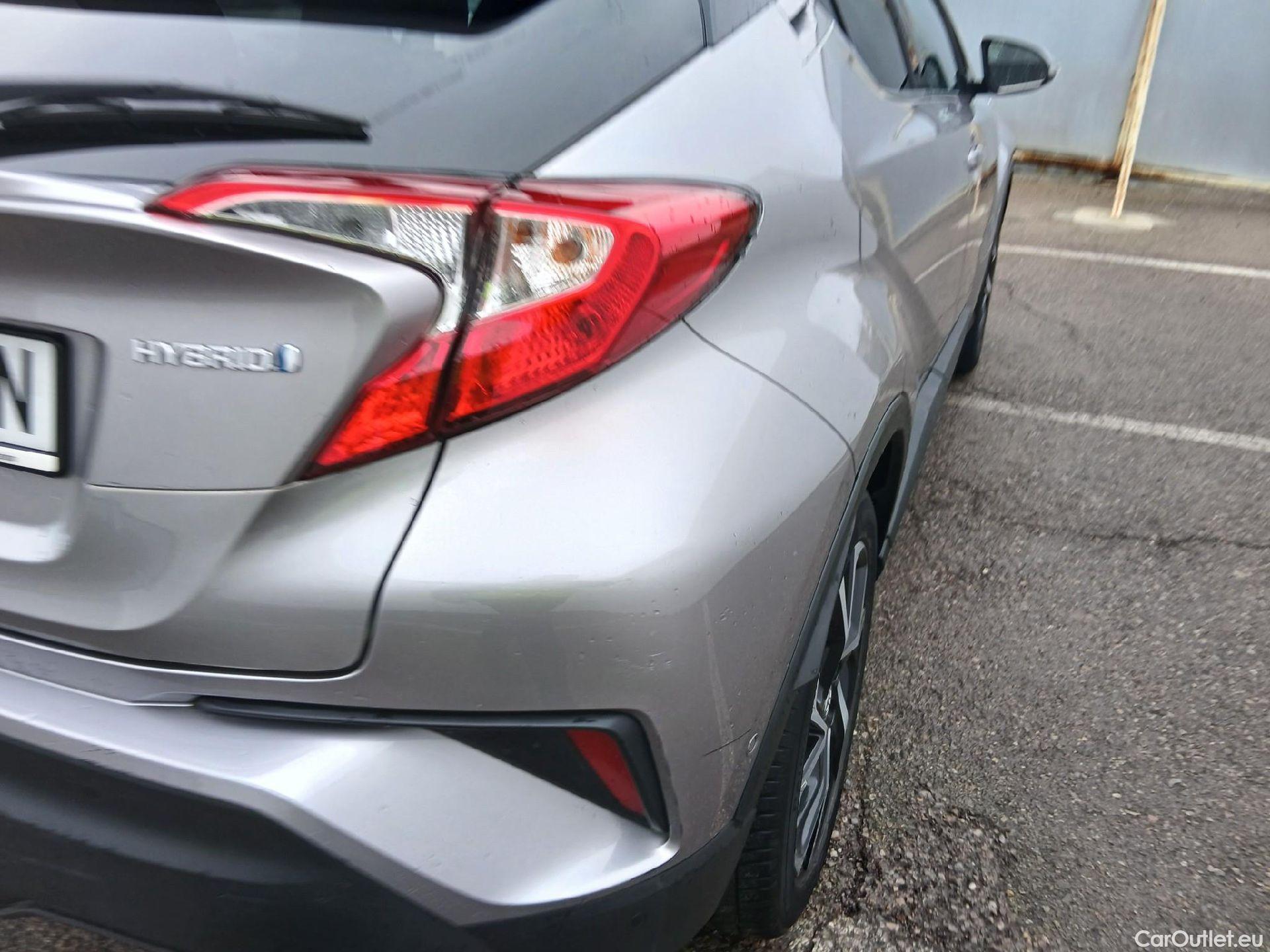  Toyota  C-HR TOYOTA  / 2016 / 5P / todoterreno 1.8 125H Advance (CX) #18