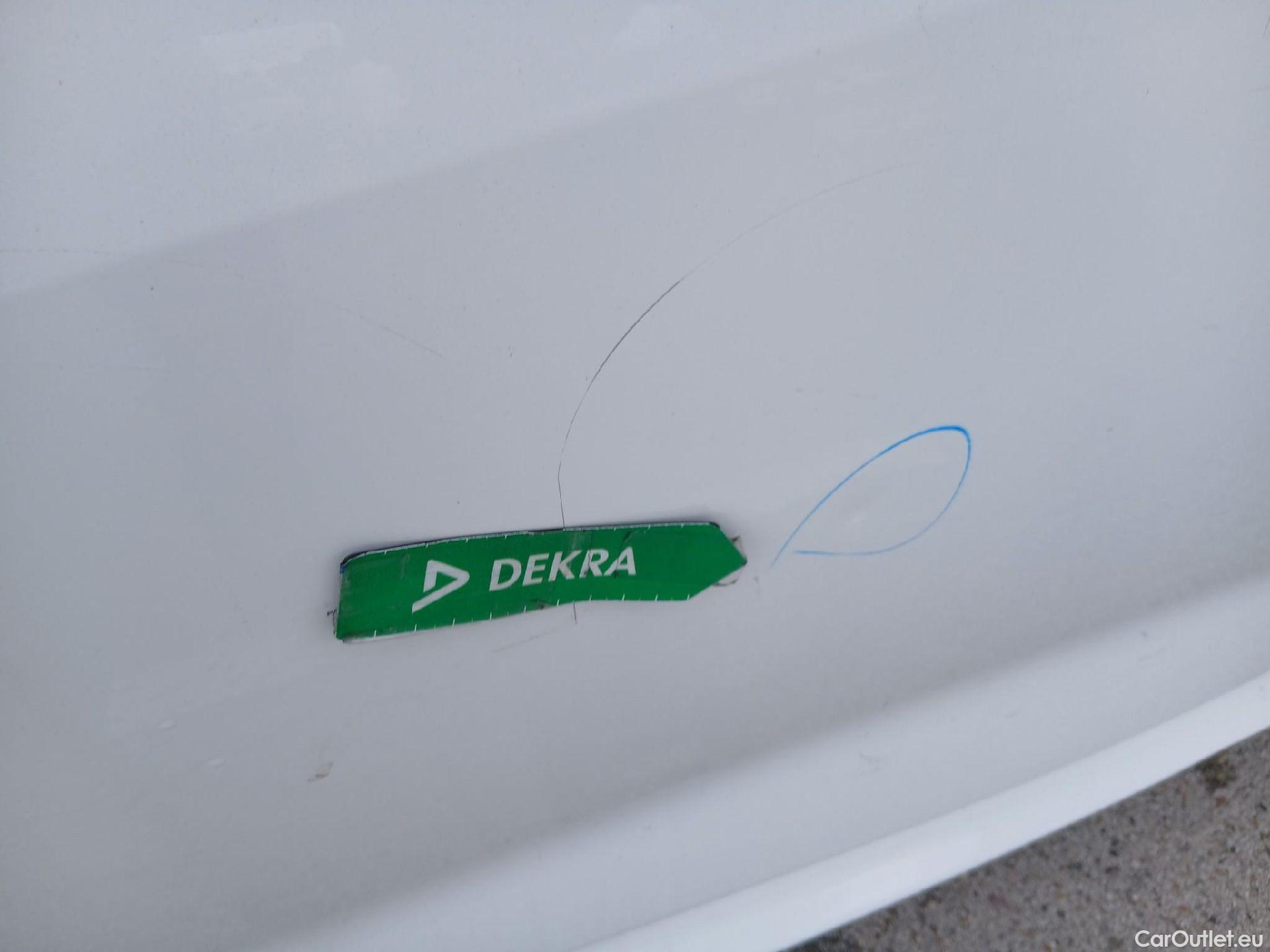  Toyota  Yaris TOYOTA  / 2020 / 5P / berlina con portón 1.5 120H Active Tech #41