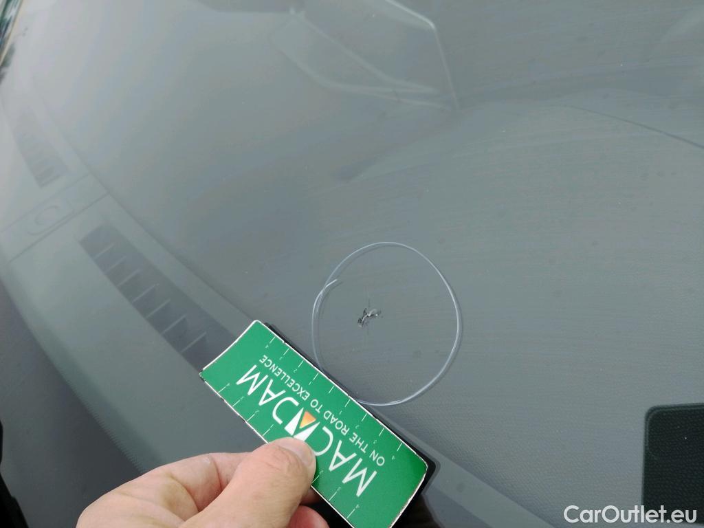  Peugeot  208 PEUGEOT  / 2019 / 5P / berlina con portón BlueHDi 73kW (100CV) Active Pack (AC) #2