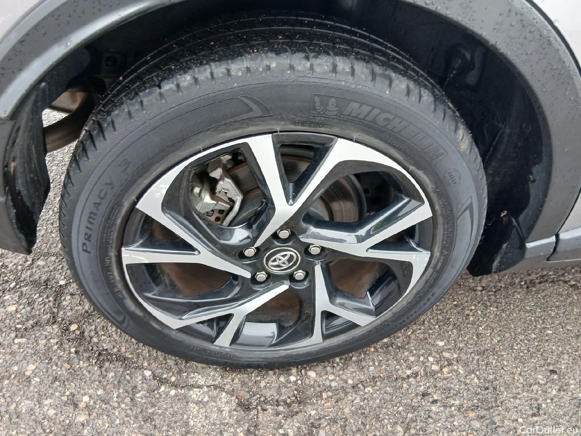  Toyota  C-HR TOYOTA  / 2016 / 5P / todoterreno 1.8 125H Advance (CX) #23