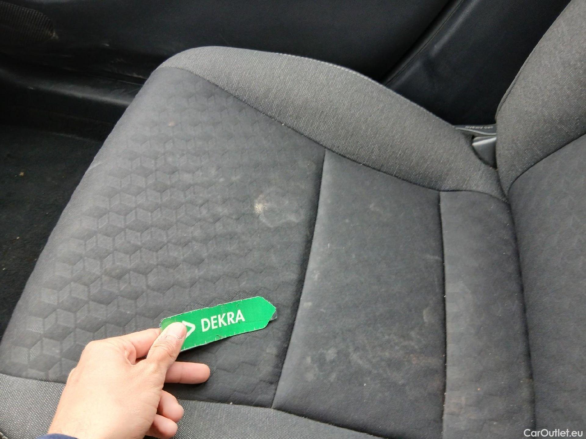  Toyota  Yaris TOYOTA  / 2020 / 5P / berlina con portón 1.5 120H Active Tech #18