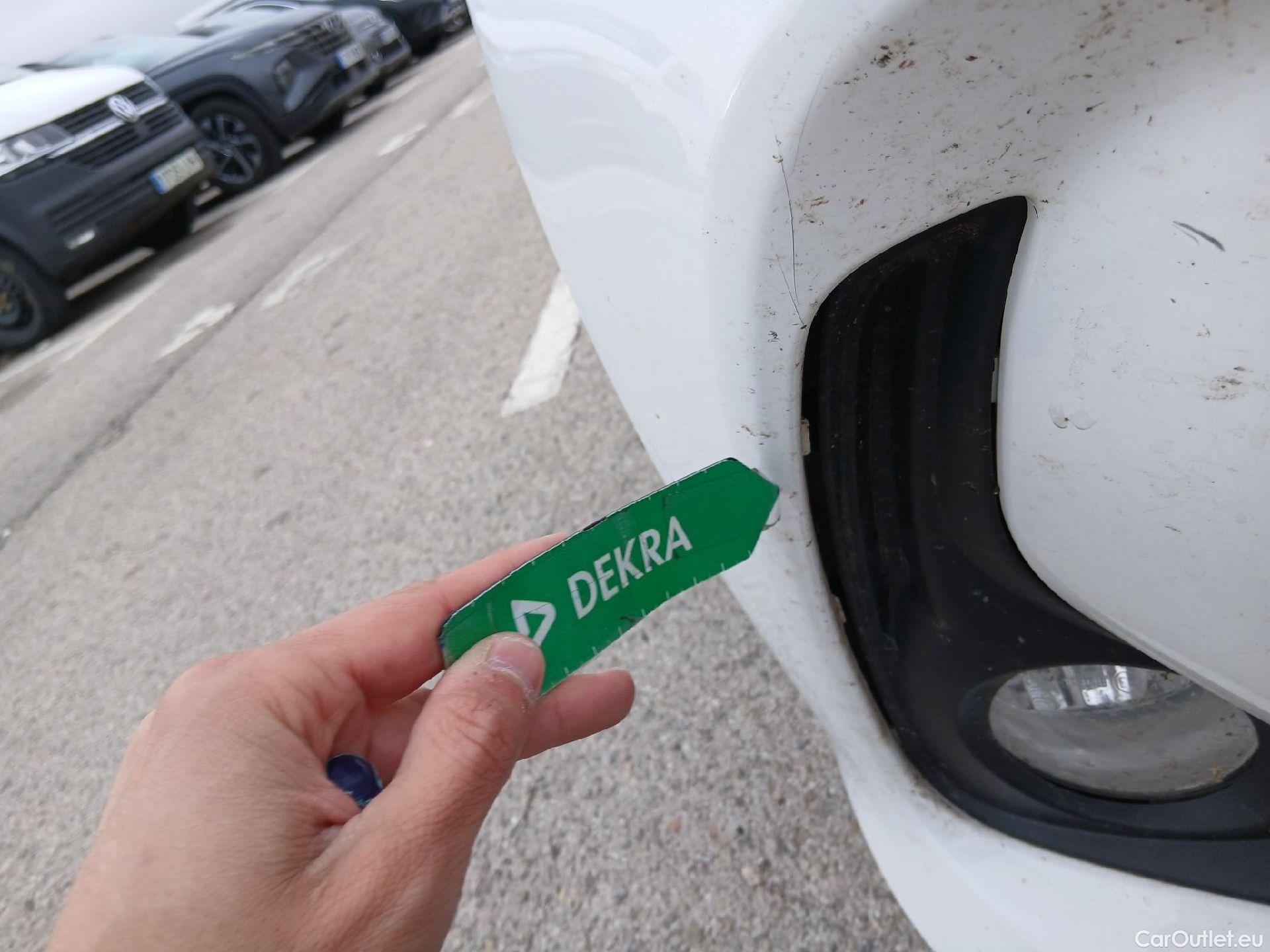  Toyota  Yaris TOYOTA  / 2020 / 5P / berlina con portón 1.5 120H Active Tech #4