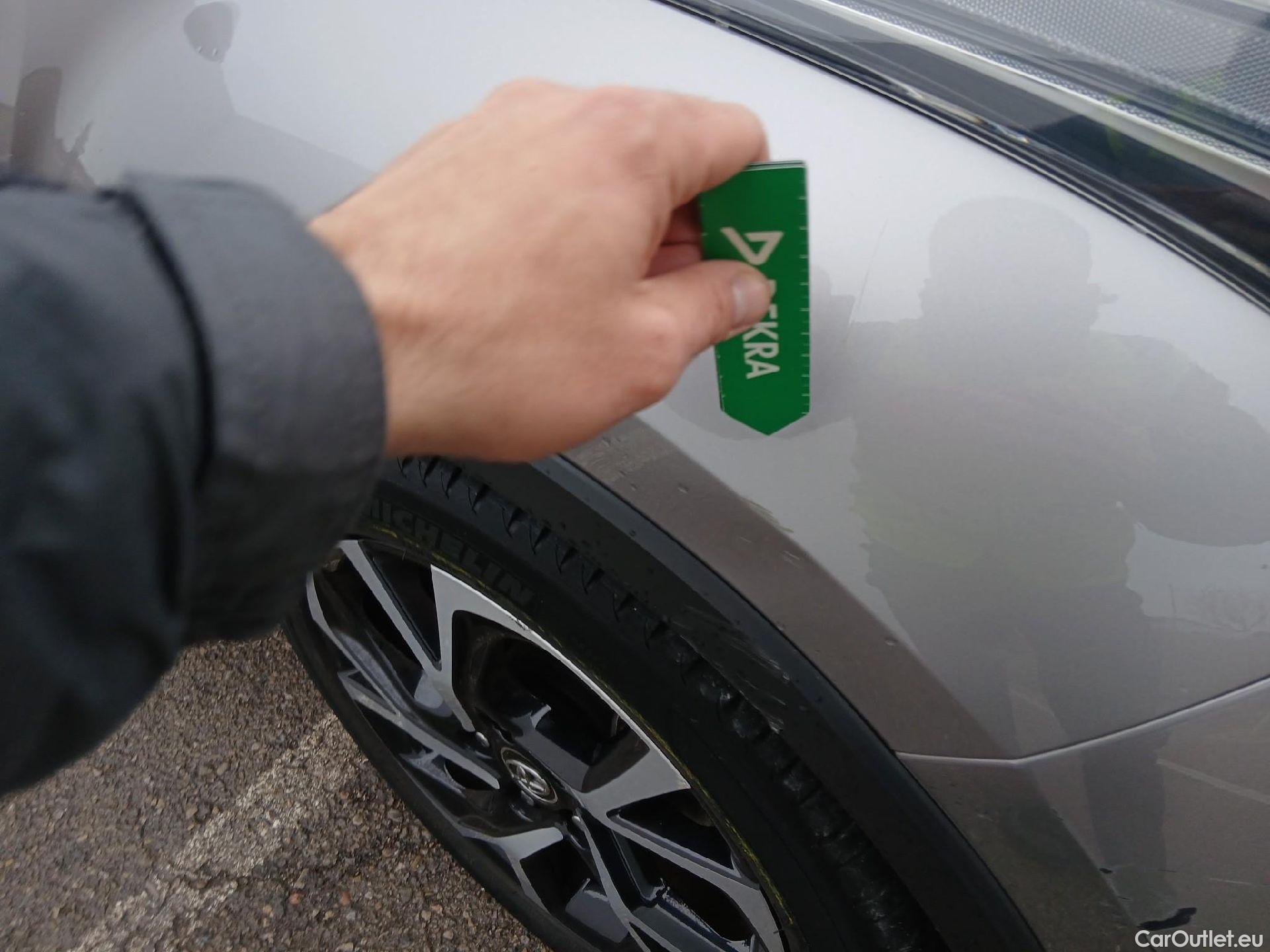  Toyota  C-HR TOYOTA  / 2016 / 5P / todoterreno 1.8 125H Advance (CX) #28