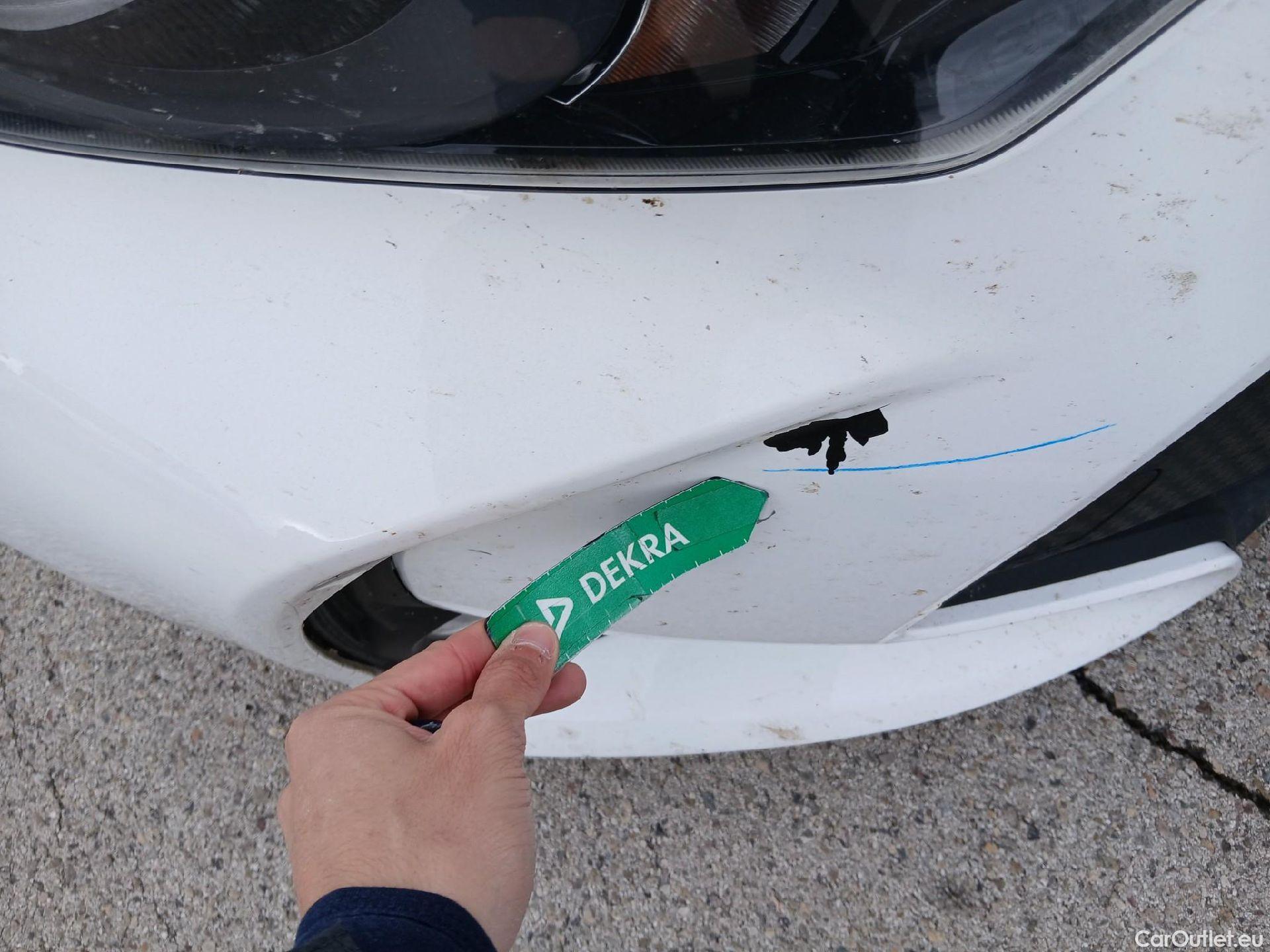  Toyota  Yaris TOYOTA  / 2020 / 5P / berlina con portón 1.5 120H Active Tech #3