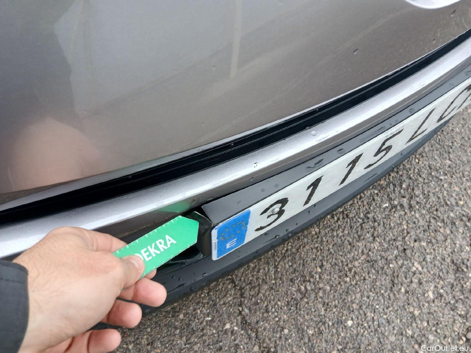  Toyota  C-HR TOYOTA  / 2016 / 5P / todoterreno 1.8 125H Advance (CX) #5